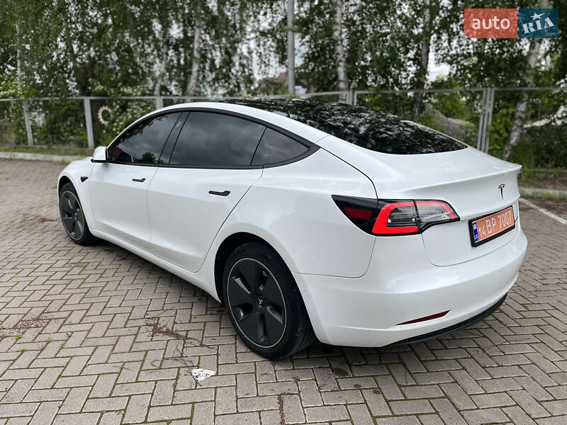 Седан Tesla Model 3 2022 в Самборі