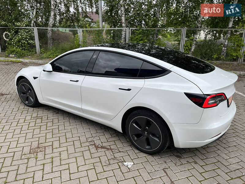 Седан Tesla Model 3 2022 в Самборе