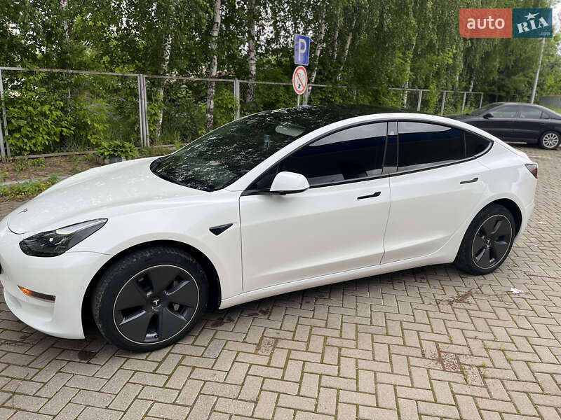 Седан Tesla Model 3 2022 в Самборі