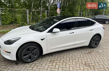 Седан Tesla Model 3 2022 в 