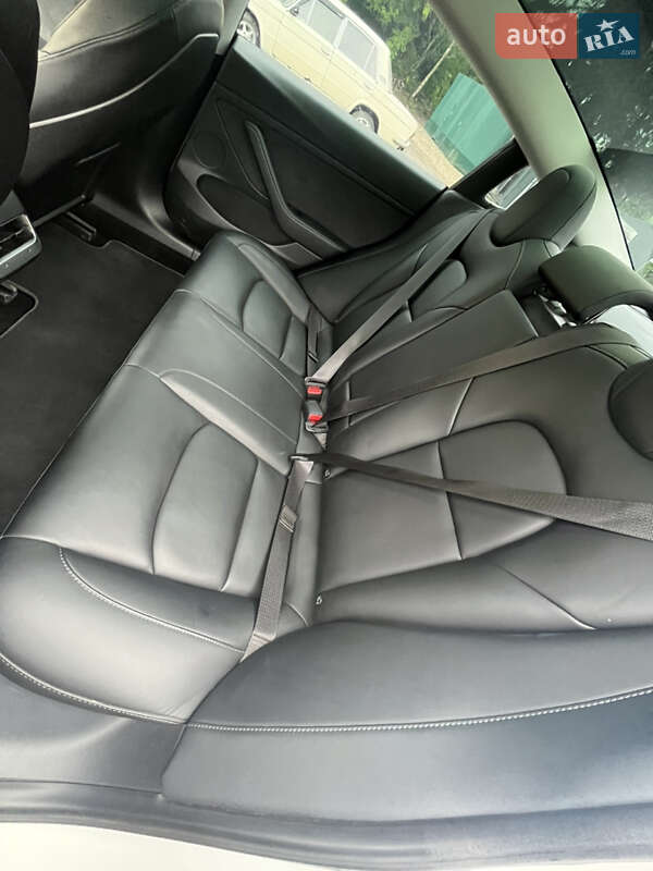 Седан Tesla Model 3 2022 в Самборі