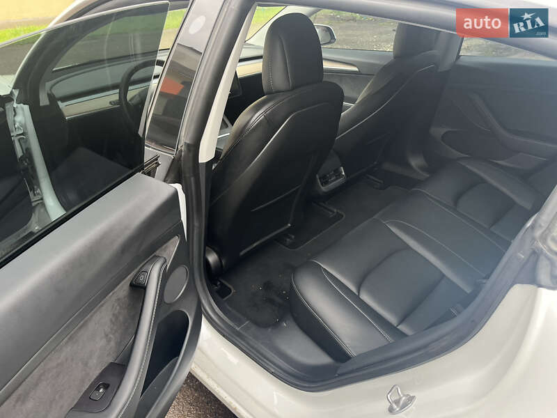 Седан Tesla Model 3 2022 в Самборе