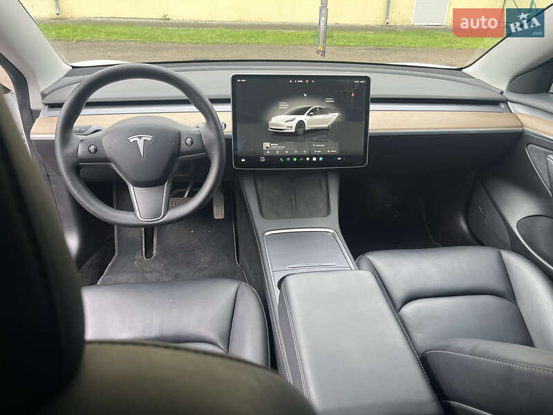 Седан Tesla Model 3 2022 в Самборе