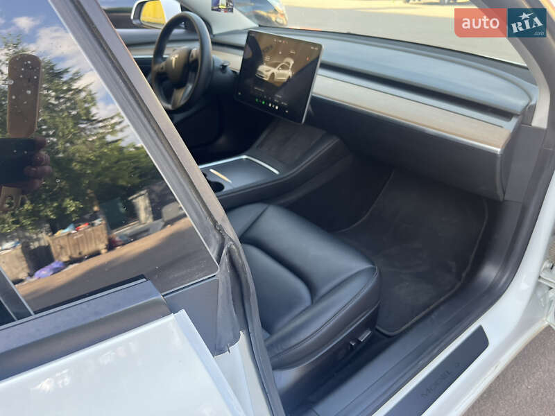 Седан Tesla Model 3 2022 в Самборе
