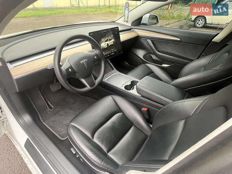 Седан Tesla Model 3 2022 в Самборі