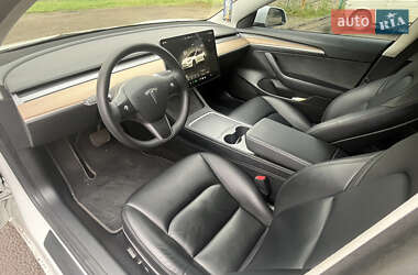 Седан Tesla Model 3 2022 в 