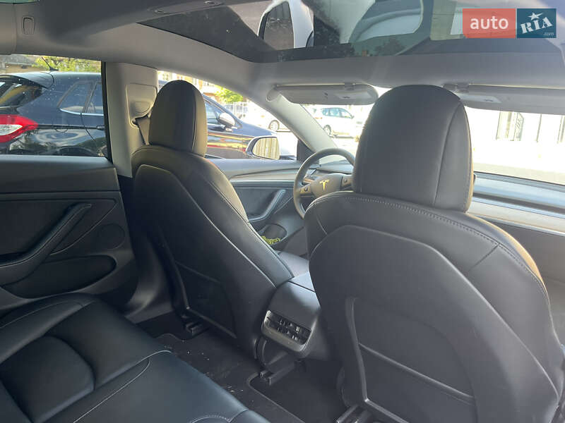 Седан Tesla Model 3 2022 в Самборе