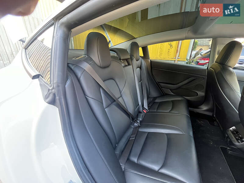 Седан Tesla Model 3 2022 в Самборе