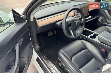 Лифтбек Tesla Model 3 2021 в 