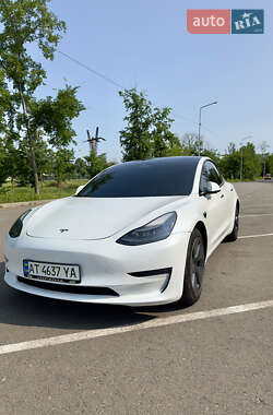 Седан Tesla Model 3 2022 в 