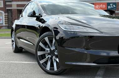 Седан Tesla Model 3 2024 в 