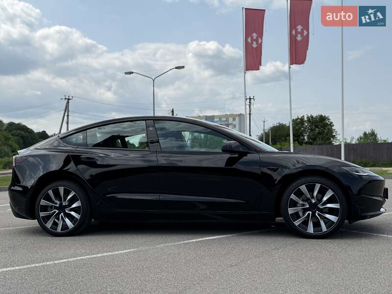 Седан Tesla Model 3 2024 в Киеве