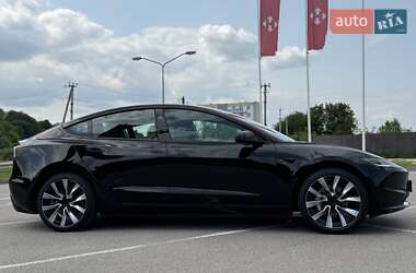 Седан Tesla Model 3 2024 в 