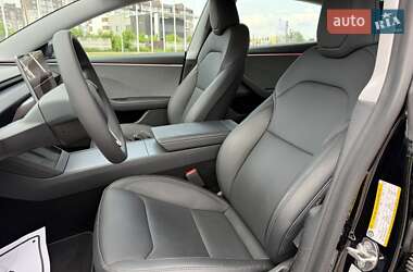 Седан Tesla Model 3 2024 в 