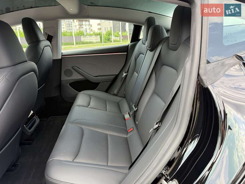 Седан Tesla Model 3 2024 в Киеве