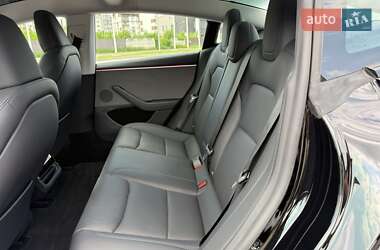 Седан Tesla Model 3 2024 в 