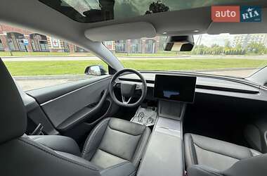 Седан Tesla Model 3 2024 в 
