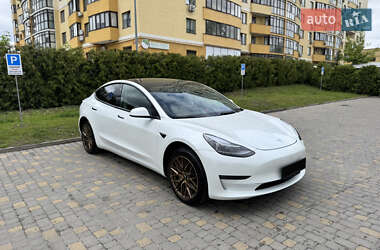 Седан Tesla Model 3 2022 в 