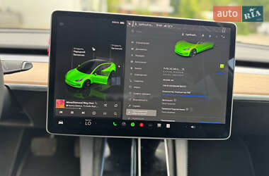 Седан Tesla Model 3 2022 в 