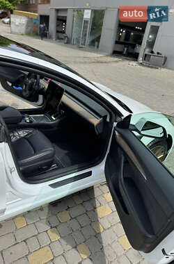 Седан Tesla Model 3 2022 в 