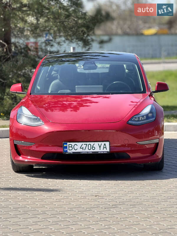 Седан Tesla Model 3 2022 в Киеве