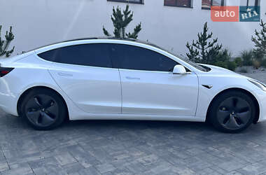 Седан Tesla Model 3 2020 в 