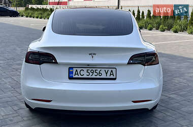 Седан Tesla Model 3 2020 в 