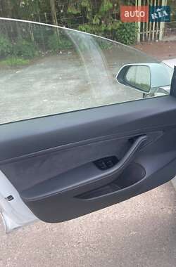 Седан Tesla Model 3 2019 в 