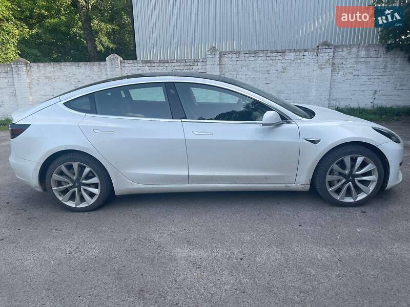 Седан Tesla Model 3 2019 в Березному