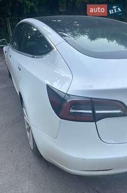 Седан Tesla Model 3 2019 в Березному
