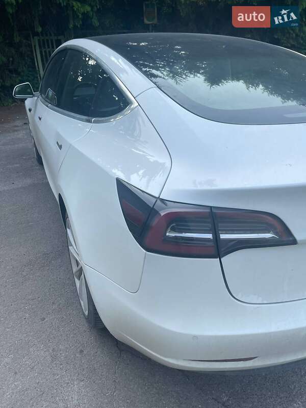 Седан Tesla Model 3 2019 в Березному