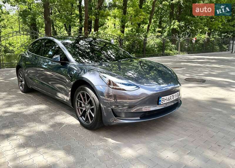 Седан Tesla Model 3 2023 в 