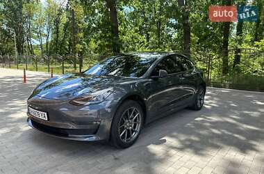 Седан Tesla Model 3 2023 в 