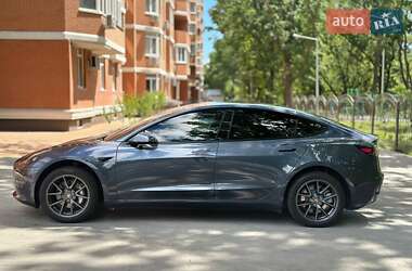 Седан Tesla Model 3 2023 в 