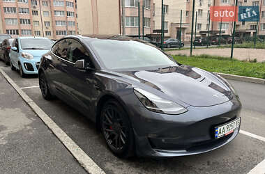 Седан Tesla Model 3 2022 в 