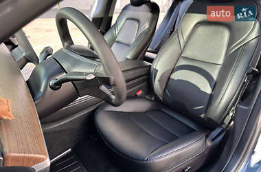Седан Tesla Model 3 2023 в 