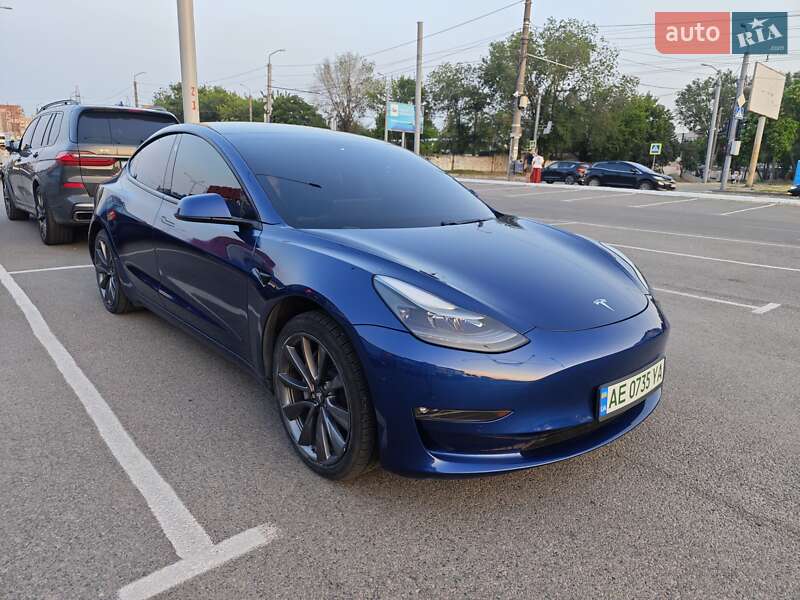 Седан Tesla Model 3 2021 в Дніпрі