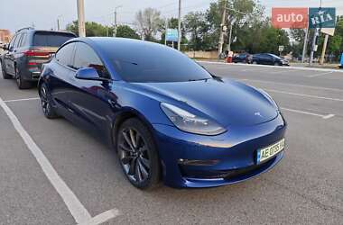 Седан Tesla Model 3 2021 в 