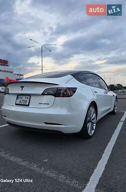 Седан Tesla Model 3 2019 в Миргороді