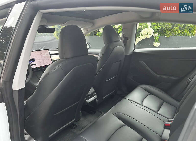 Седан Tesla Model 3 2021 в Бориславе