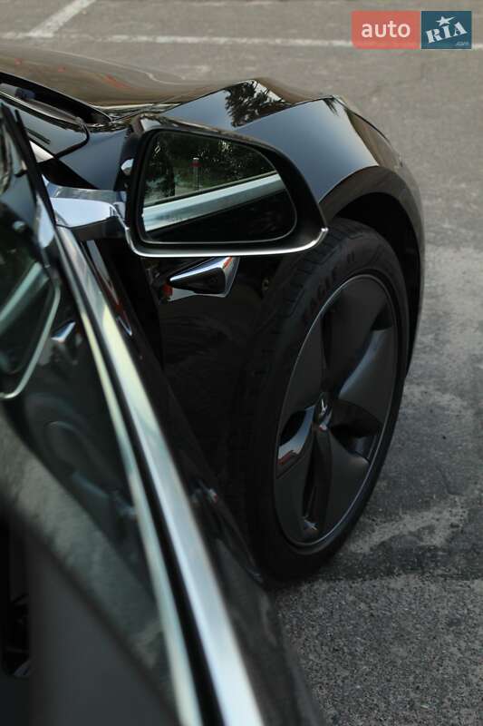Седан Tesla Model 3 2019 в Києві