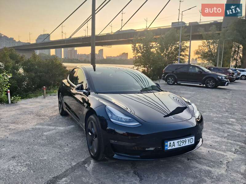 Седан Tesla Model 3 2019 в Києві