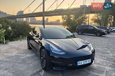 Седан Tesla Model 3 2019 в 