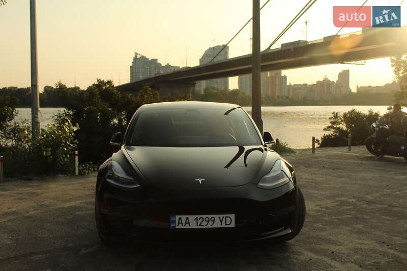 Седан Tesla Model 3 2019 в Києві