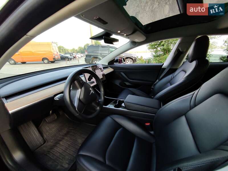 Седан Tesla Model 3 2019 в Києві