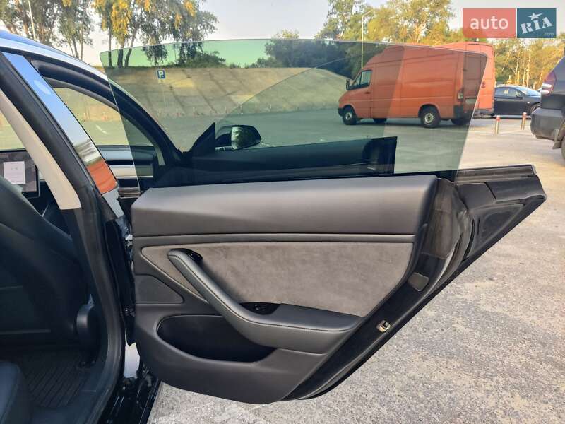 Седан Tesla Model 3 2019 в Києві
