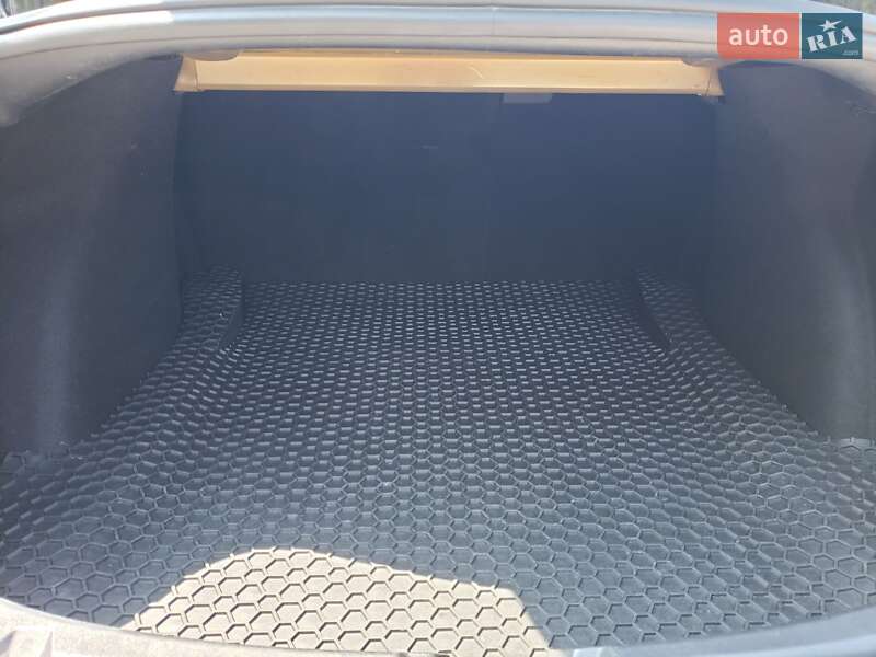 Седан Tesla Model 3 2019 в Києві