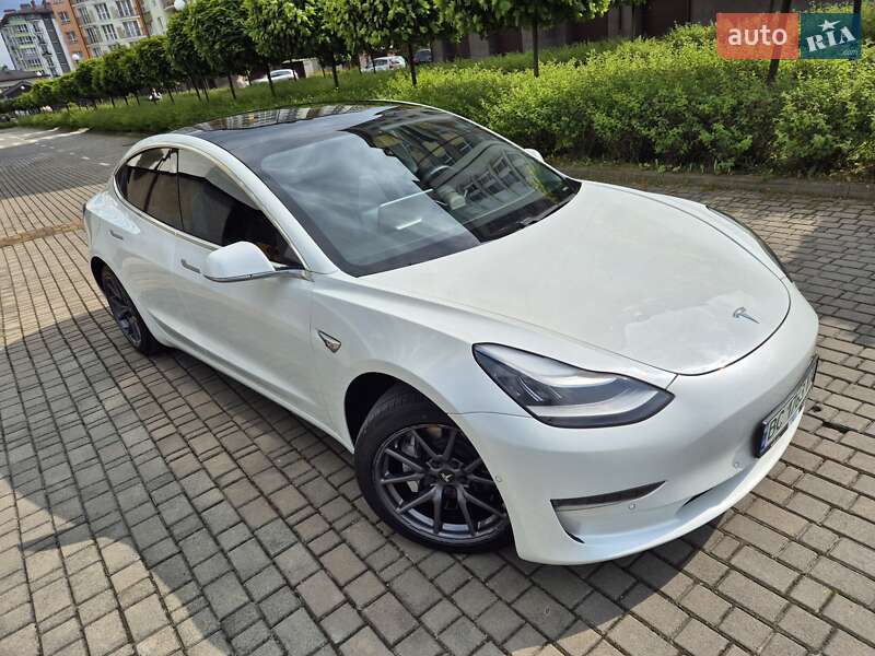 Седан Tesla Model 3 2020 в Івано-Франківську