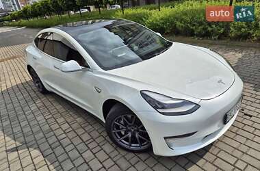 Седан Tesla Model 3 2020 в 