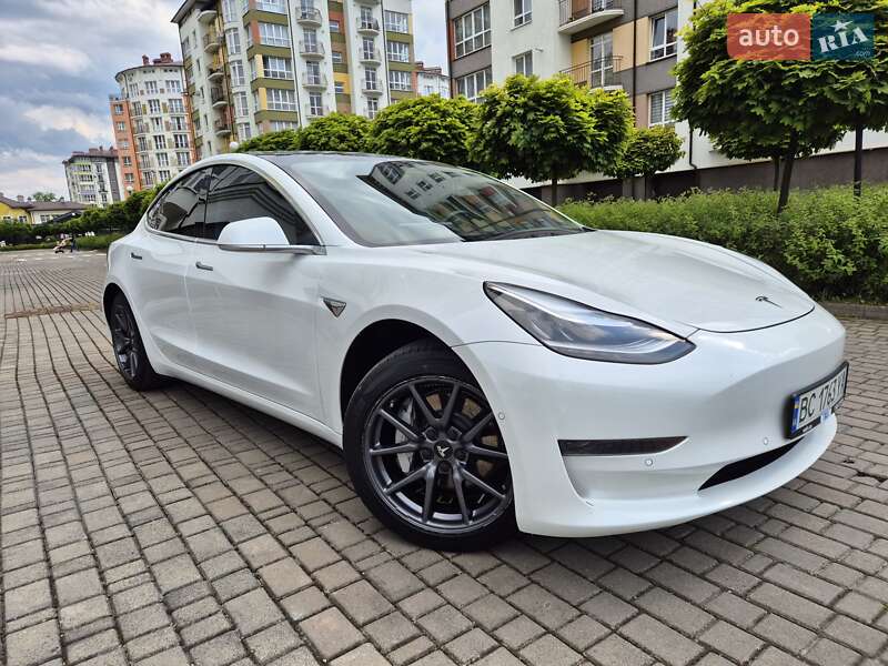 Tesla Model 3 2020